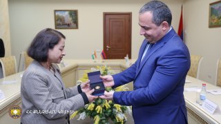 ՀՀ քննչական կոմիտեի նախագահը հանդիպել է Հնդկաստանի դեսպանին և Հնդկաստանում վերապատրաստում անցած քննիչներին